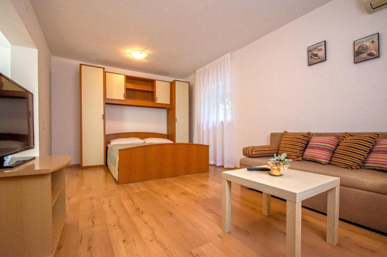 Apartments Sabina - 100M From Sea Crikvenica Kültér fotó